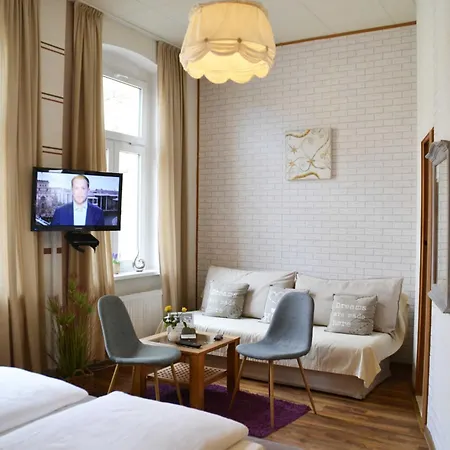 Zur Neisse Πανσιόν 3*